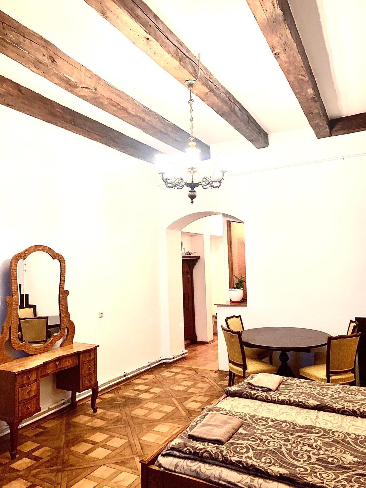 Apartments In The Customs Square Lviv Bagian luar foto