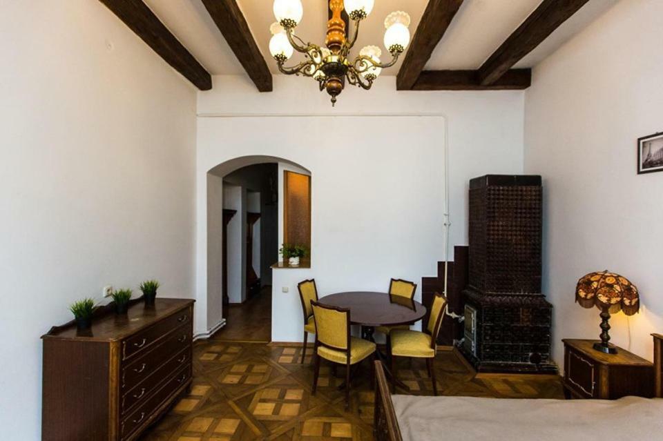 Apartments In The Customs Square Lviv Bagian luar foto